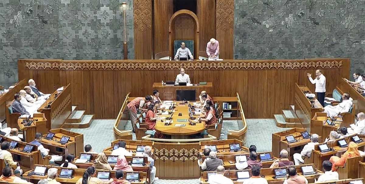 हंगामे के बीच लोकसभा की कार्यवाही अनिश्चितकाल के लिए स्थगित